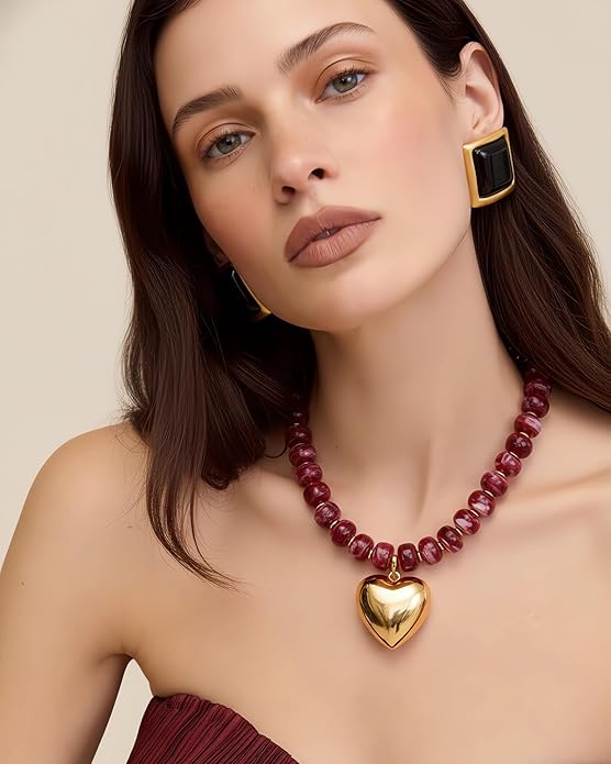Gold Heart Pendant Necklaces for Women Colorful Acrylic Resin Beaded Choker Necklace Fashion Chunky Statement Beaded Heart Necklace