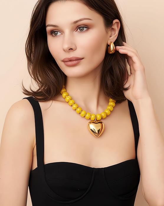 Gold Heart Pendant Necklaces for Women Colorful Acrylic Resin Beaded Choker Necklace Fashion Chunky Statement Beaded Heart Necklace