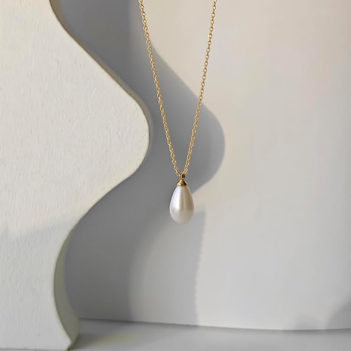 Zeffy Gold Pearl Necklace for Women, Dainty 14K Gold/Silve Plated Layered Pearl Choker Pearl Earrings Pearl Bracelets Wedding Trendy Gold Jewelry Set for Women Gifts
