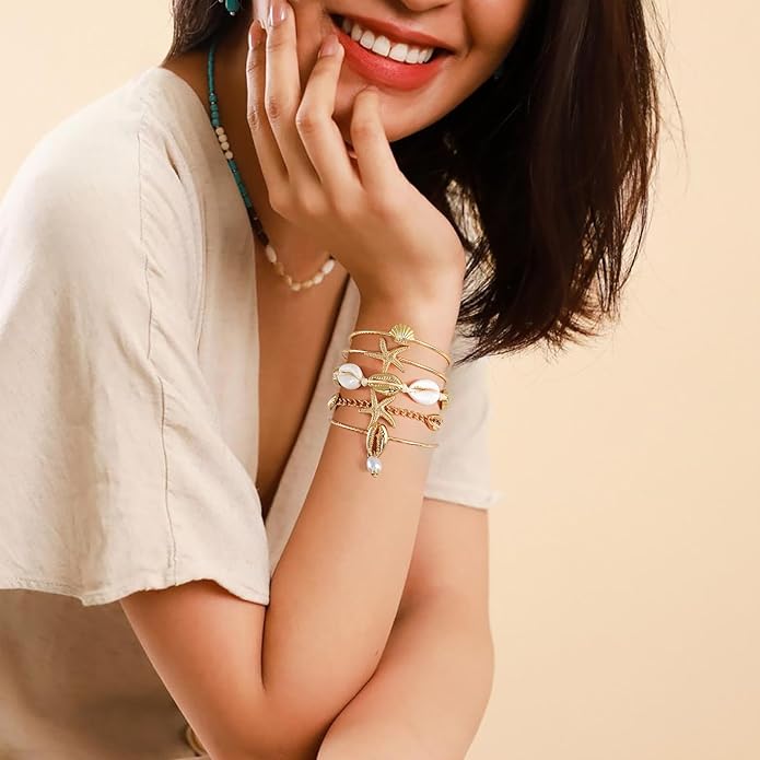 Shell Bracelet Seashell Boho Beaded Stretch Bracelets for Women Summer Beach Bracelets Starfish Charm Bracelet Stackable Gold Plated Bracelets Set for Women