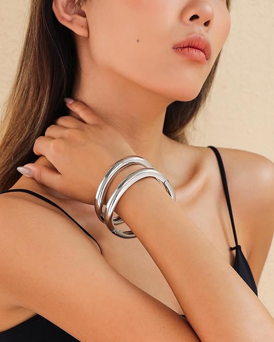 2pcs Gold Bangle Bracelets for Women, Trendy Hinged Cuff Open Wide Chunky Gold Bracelet Stack Arm Cuff Jewelry for Women