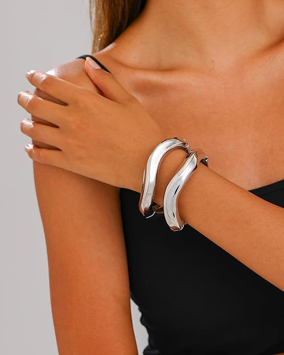 2pcs Gold Bangle Bracelets for Women, Trendy Hinged Cuff Open Wide Chunky Gold Bracelet Stack Arm Cuff Jewelry for Women