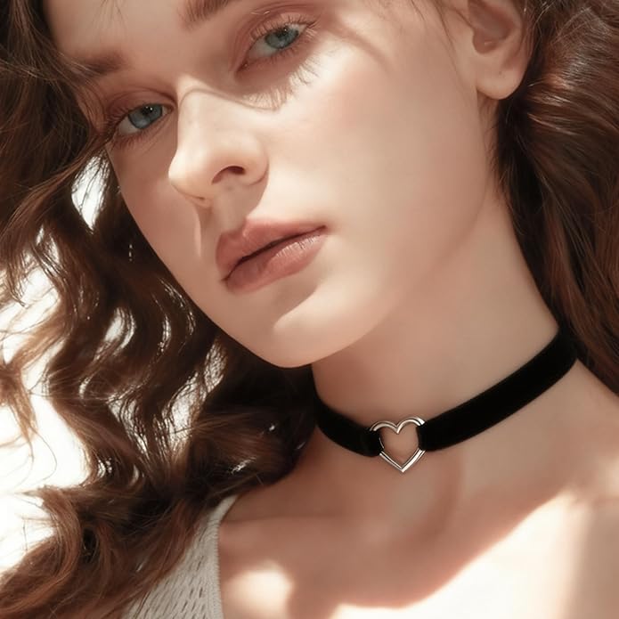 Choker Necklace for Women, Adjustable Goth Punk Black Choker Necklace, Highlights Your Collarbone Area