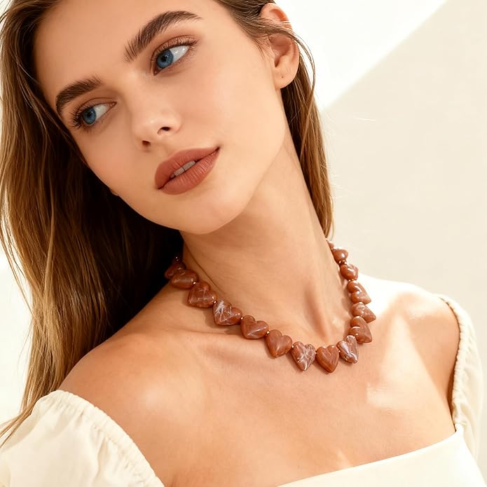 YUJIE Amber Acrylic Heart Choker Necklace for Women Vintage Punk Chunky Necklace Trendy Fashion Accessory