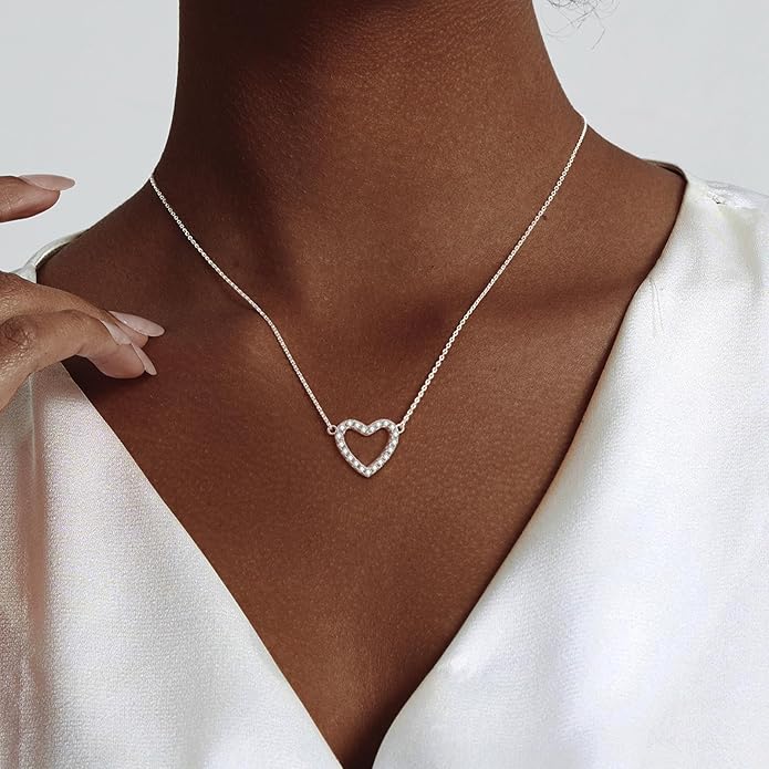 Cute Heart Necklace for Women Gold/Silver Plated Heart Pendant Choker Necklaces Tendy Love Heart Chain Necklace Dainty Gold/Silver Necklace Jewelry Gifts for Women