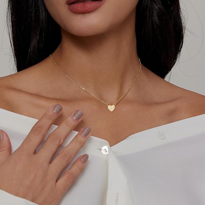 Cute Heart Necklace for Women Gold/Silver Plated Heart Pendant Choker Necklaces Tendy Love Heart Chain Necklace Dainty Gold/Silver Necklace Jewelry Gifts for Women