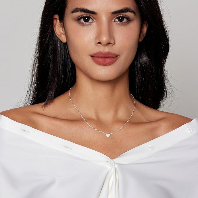 Cute Heart Necklace Dainty 18k Gold Plated Tiny Heart Pendant Choker Necklaces Small Gold Love Open Heart Chain Necklace for Women Simple Gold Necklace for Women Trendy Jewelry
