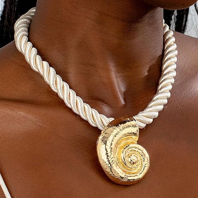 Gold Sea Shell Necklace Layered Charm Necklace for Women Boho Summer Seashell Beach Starfish Necklaces 14k Pearl Chain Surfer Jewelry Beach Vacation Essentials