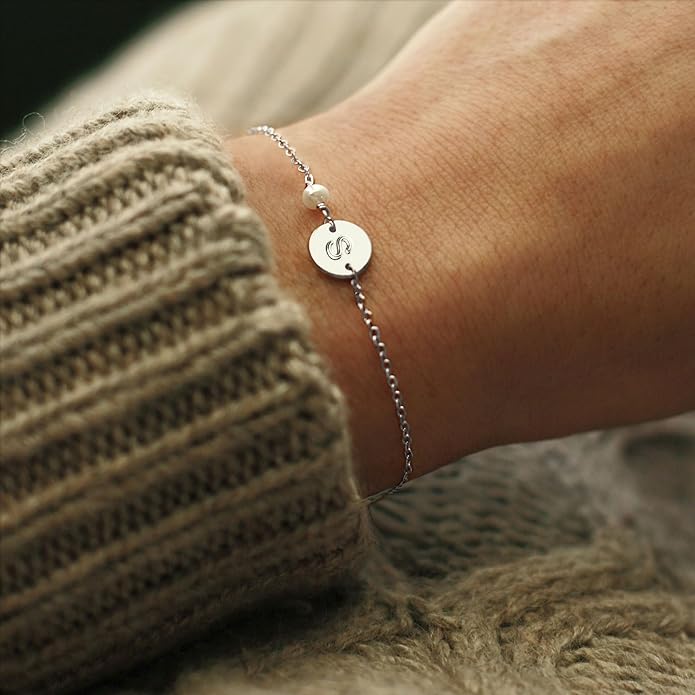 Turandoss Gold Initial Bracelets for Women - Personalized Gold Bracelets for Women Teen Girls Initial Pearl Bracelets for Girls Gifts Disc Monogram Bracelets Gold Jewelry for Women Teen Girl Gifts