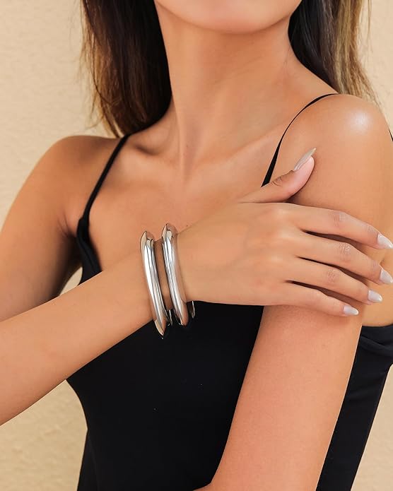 2pcs Gold Bangle Bracelets for Women, Trendy Hinged Cuff Open Wide Chunky Gold Bracelet Stack Arm Cuff Jewelry for Women