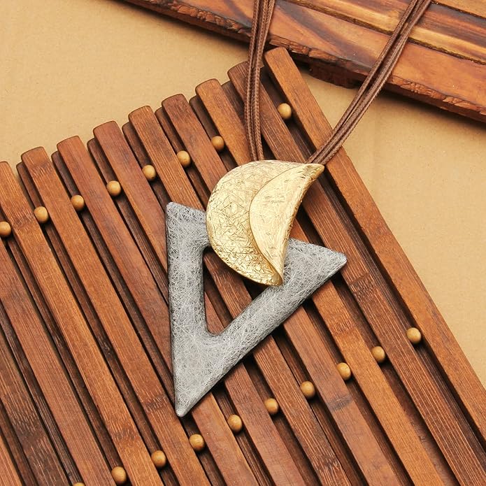 GelConnie Leather Necklace for Women Large Pendant Long Brown Necklace Circle Leather Choker Vintage Sweater Necklace Gold Chunky Boho Necklaces for Women