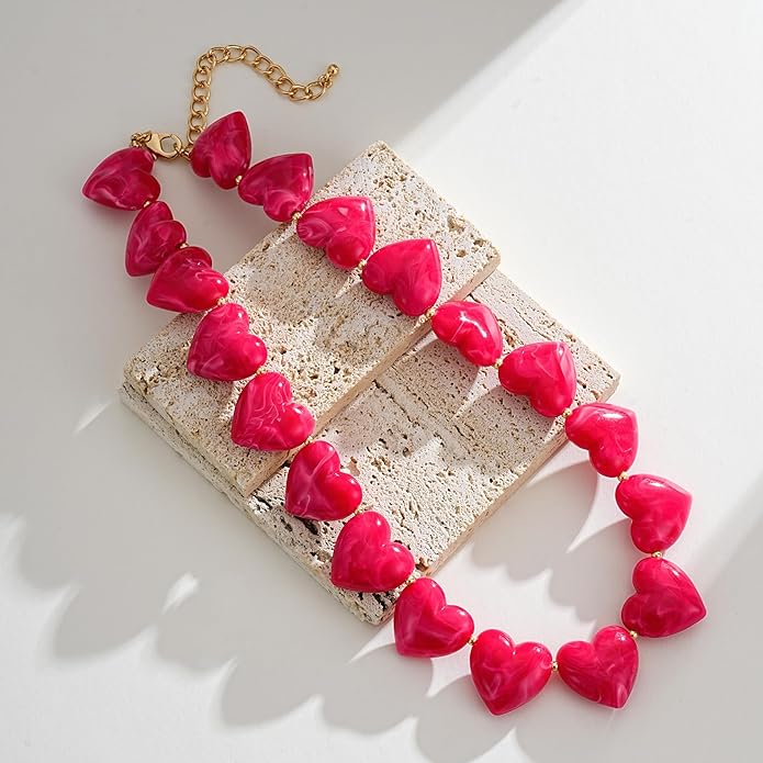 YUJIE Amber Acrylic Heart Choker Necklace for Women Vintage Punk Chunky Necklace Trendy Fashion Accessory