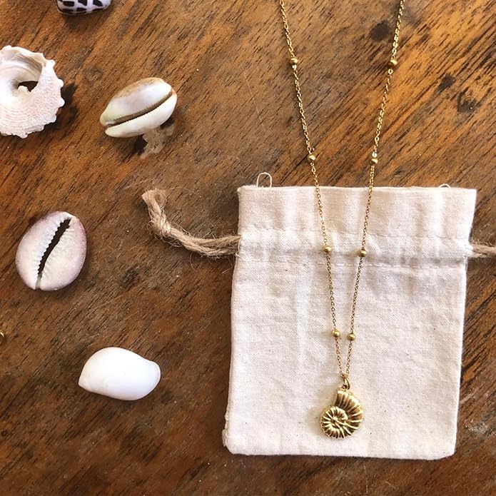 Gold Sea Shell Necklace Layered Charm Necklace for Women Boho Summer Seashell Beach Starfish Necklaces 14k Pearl Chain Surfer Jewelry Beach Vacation Essentials