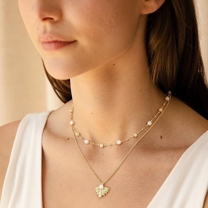 MEVECCO Dainty Gold Pendent Necklace for Women 18K Gold Plated Pearl CZ Starfish Seashell Conch Star Crab Boho Handmade Ocean Chain Necklace Summer Beach Jewelry Gift