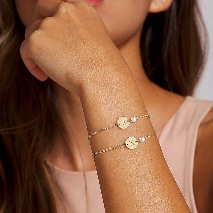 Turandoss Gold Initial Bracelets for Women - Personalized Gold Bracelets for Women Teen Girls Initial Pearl Bracelets for Girls Gifts Disc Monogram Bracelets Gold Jewelry for Women Teen Girl Gifts