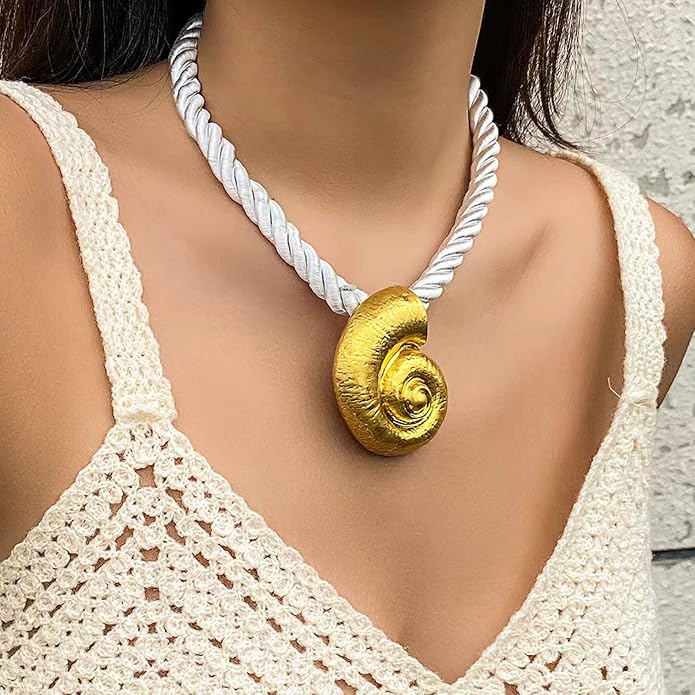 Gold Sea Shell Necklace Layered Charm Necklace for Women Boho Summer Seashell Beach Starfish Necklaces 14k Pearl Chain Surfer Jewelry Beach Vacation Essentials