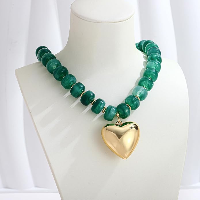 Gold Heart Pendant Necklaces for Women Colorful Acrylic Resin Beaded Choker Necklace Fashion Chunky Statement Beaded Heart Necklace