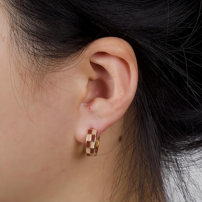 Chic Checker Small Hoop Cartilage Earrings Teacher Earrings for Women；White Black Enamel Hypoallergenic Hooped Gifts Gold and Silver tone