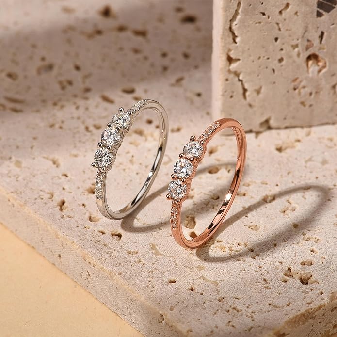 LAVALE Round Cut Moissanite Wedding Band for Women, Brilliant D Color VVS1 Clarity Classic Lab Created Diamond Solitaire Ring 18K White Yellow Rose Gold Vermeil 4 Claw Knife Edge Moissanite Rings