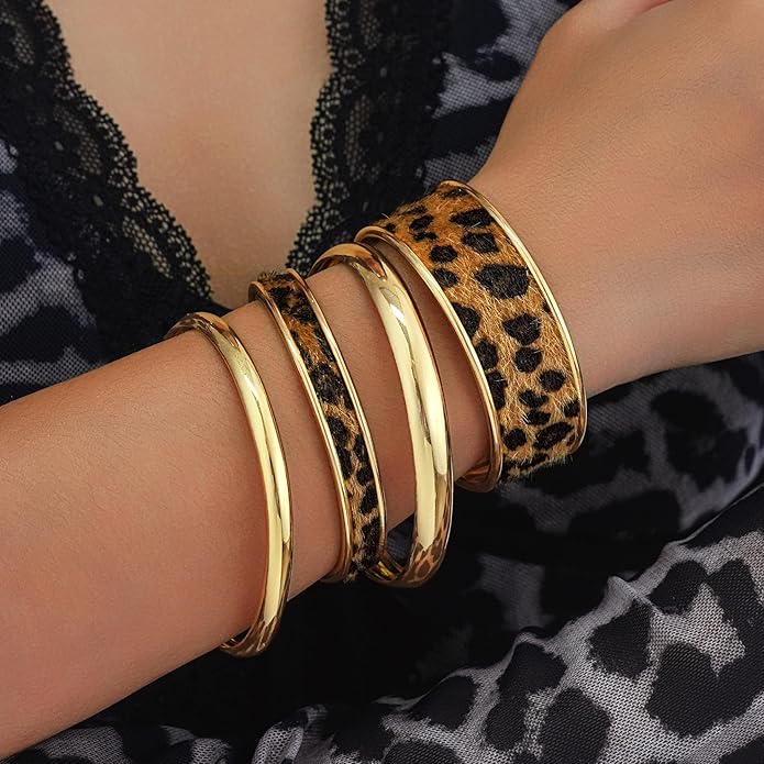 YEEZII Gold Bangle Bracelets for Women, 7Pcs 14K Gold Plated Boho Indian Multi Stackable Textured Bracelets, Chunky Bangles Set for Women Jewelry Gifts