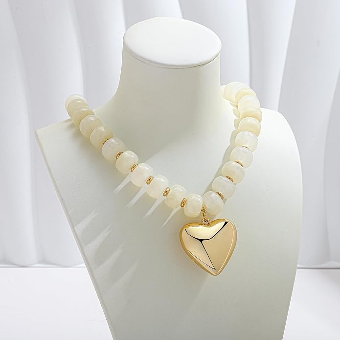 Gold Heart Pendant Necklaces for Women Colorful Acrylic Resin Beaded Choker Necklace Fashion Chunky Statement Beaded Heart Necklace