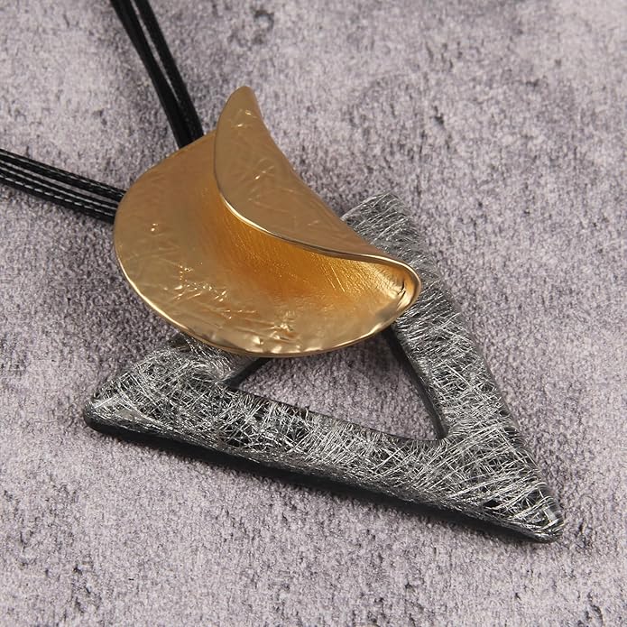 Boho Leather Necklace Women Bohemian Brown Circle Pendant Necklace Choker Long Necklaces for Women Boho Ring Large Pendant