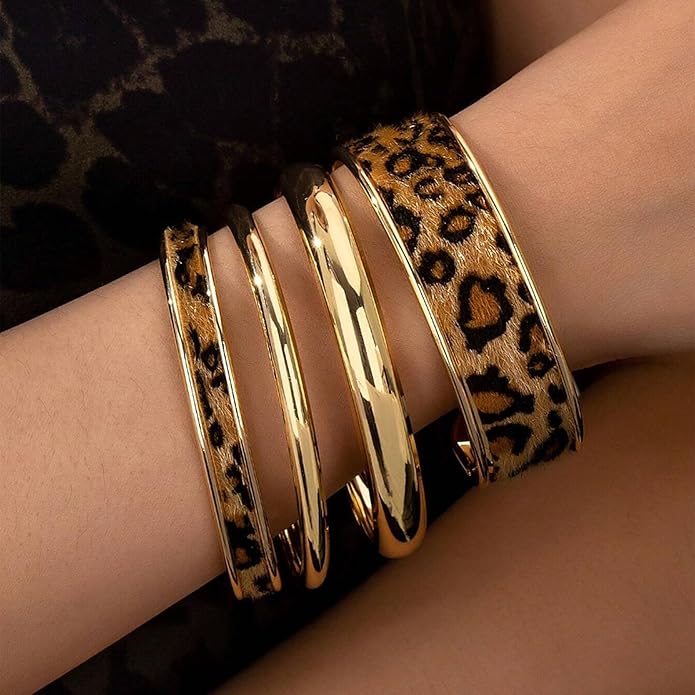 YEEZII Gold Bangle Bracelets for Women, 7Pcs 14K Gold Plated Boho Indian Multi Stackable Textured Bracelets, Chunky Bangles Set for Women Jewelry Gifts