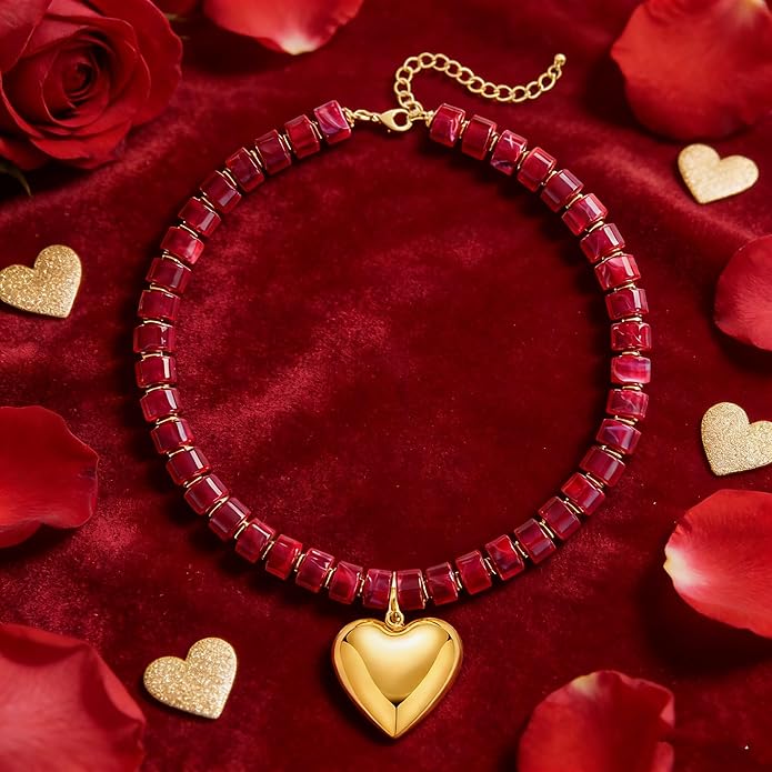 Boho Chunky Heart Necklace for Women - Resin Beaded Choker with Gold Pendant, Summer Beach Vacation Jewelry, Trendy Surfer Y2K Statement Necklace Gifts for Her