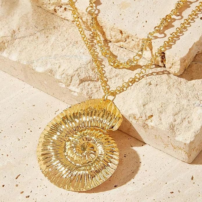 Gold Sea Shell Necklace Layered Charm Necklace for Women Boho Summer Seashell Beach Starfish Necklaces 14k Pearl Chain Surfer Jewelry Beach Vacation Essentials