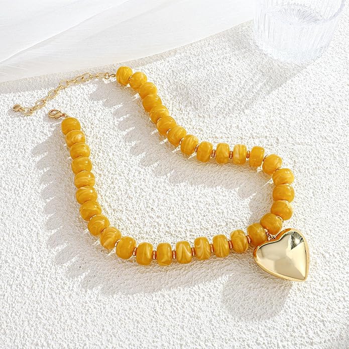 Gold Heart Pendant Necklaces for Women Colorful Acrylic Resin Beaded Choker Necklace Fashion Chunky Statement Beaded Heart Necklace