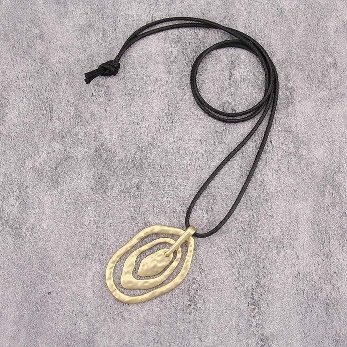 Boho Leather Necklace Women Bohemian Brown Circle Pendant Necklace Choker Long Necklaces for Women Boho Ring Large Pendant