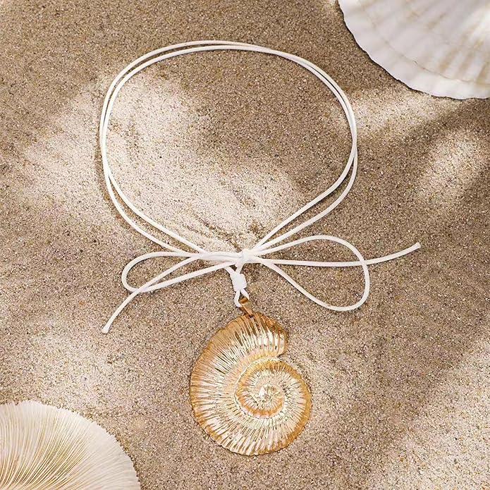 Gold Sea Shell Necklace Layered Charm Necklace for Women Boho Summer Seashell Beach Starfish Necklaces 14k Pearl Chain Surfer Jewelry Beach Vacation Essentials