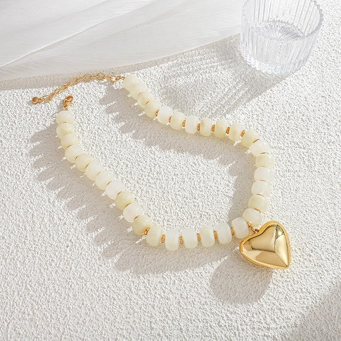 Gold Heart Pendant Necklaces for Women Colorful Acrylic Resin Beaded Choker Necklace Fashion Chunky Statement Beaded Heart Necklace