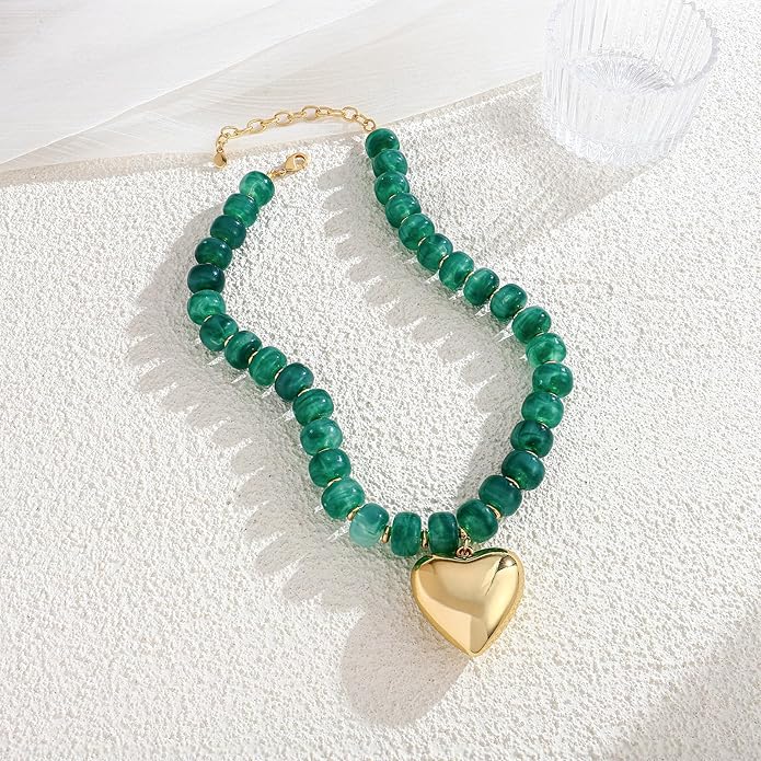 Gold Heart Pendant Necklaces for Women Colorful Acrylic Resin Beaded Choker Necklace Fashion Chunky Statement Beaded Heart Necklace